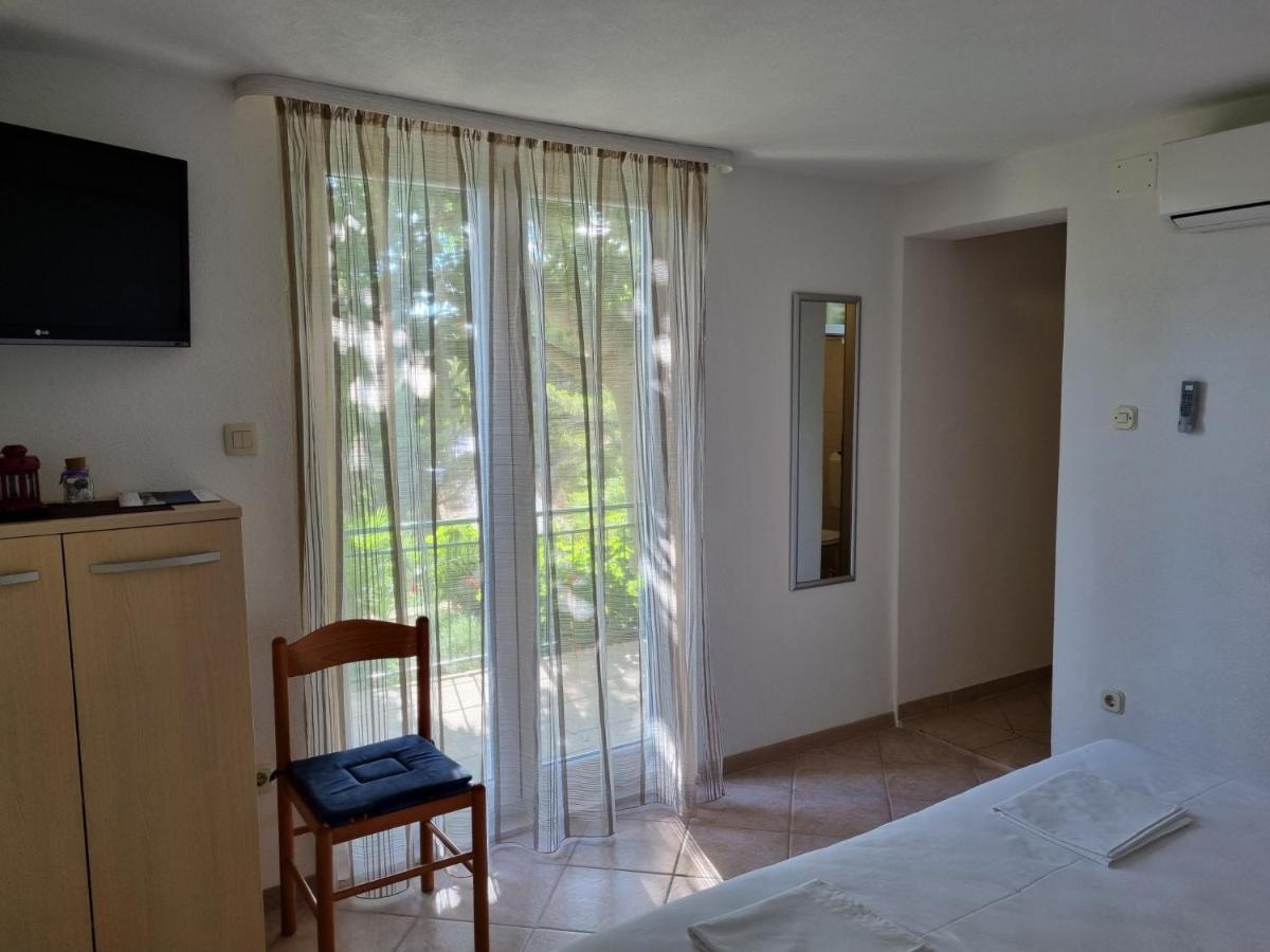 Guesthouse Dominovic Brela Ngoại thất bức ảnh