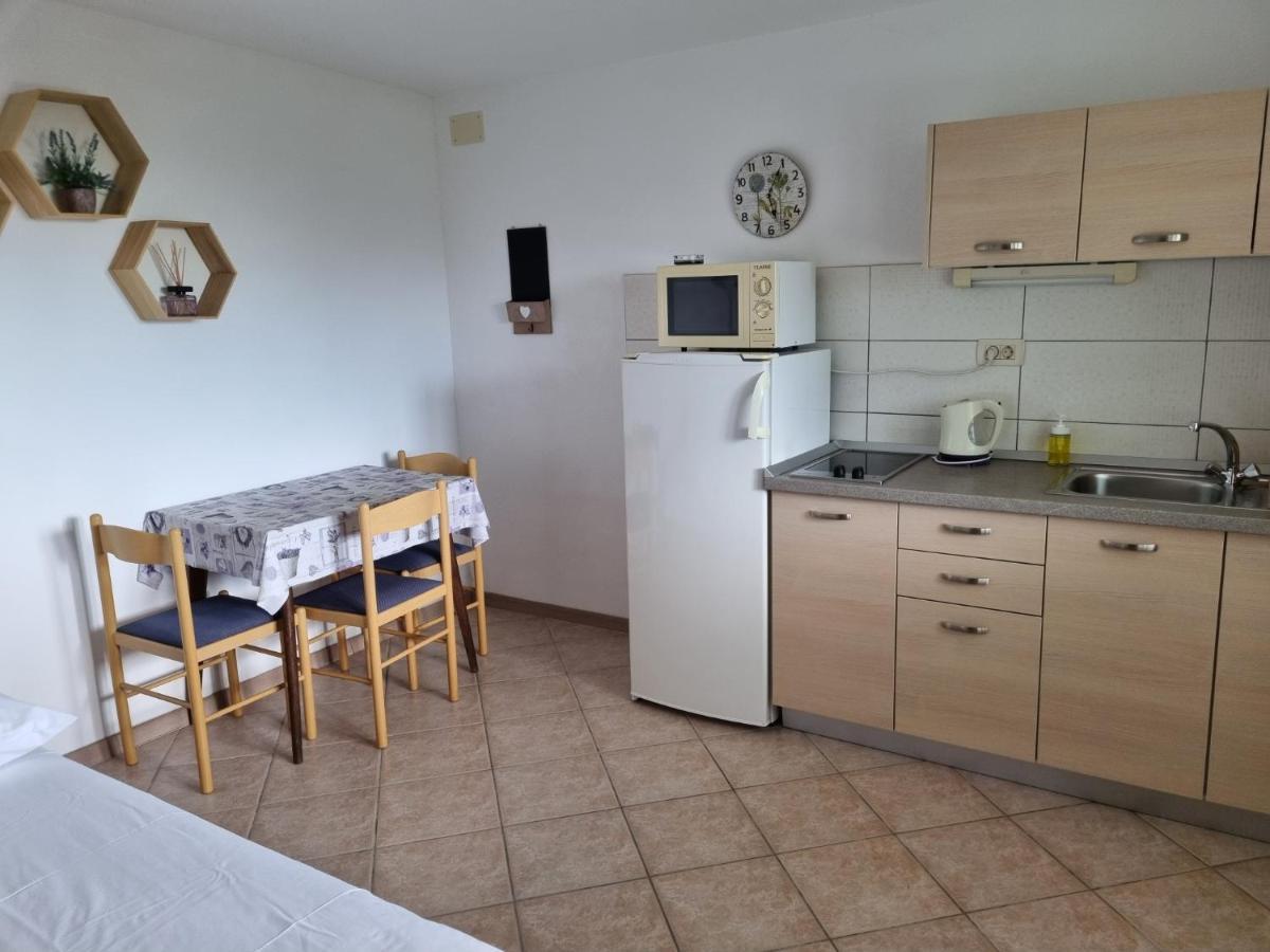 Guesthouse Dominovic Brela Ngoại thất bức ảnh