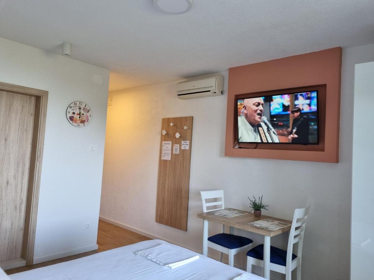 Guesthouse Dominovic Brela Ngoại thất bức ảnh