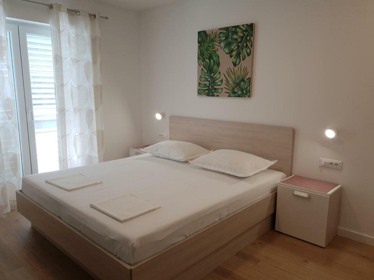Guesthouse Dominovic Brela Ngoại thất bức ảnh