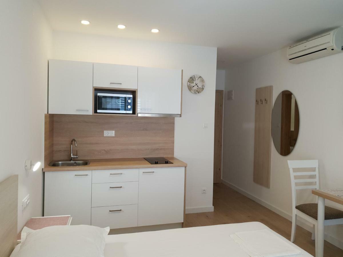Guesthouse Dominovic Brela Ngoại thất bức ảnh