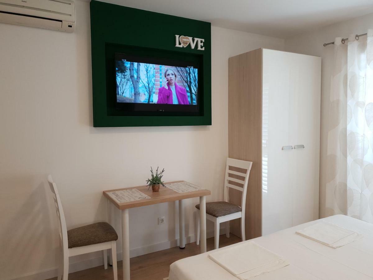Guesthouse Dominovic Brela Ngoại thất bức ảnh