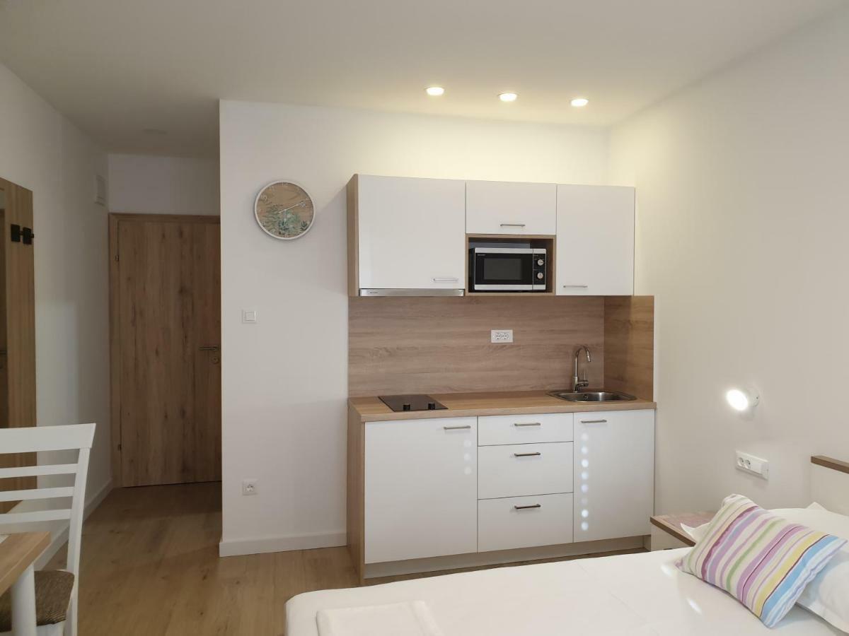 Guesthouse Dominovic Brela Ngoại thất bức ảnh