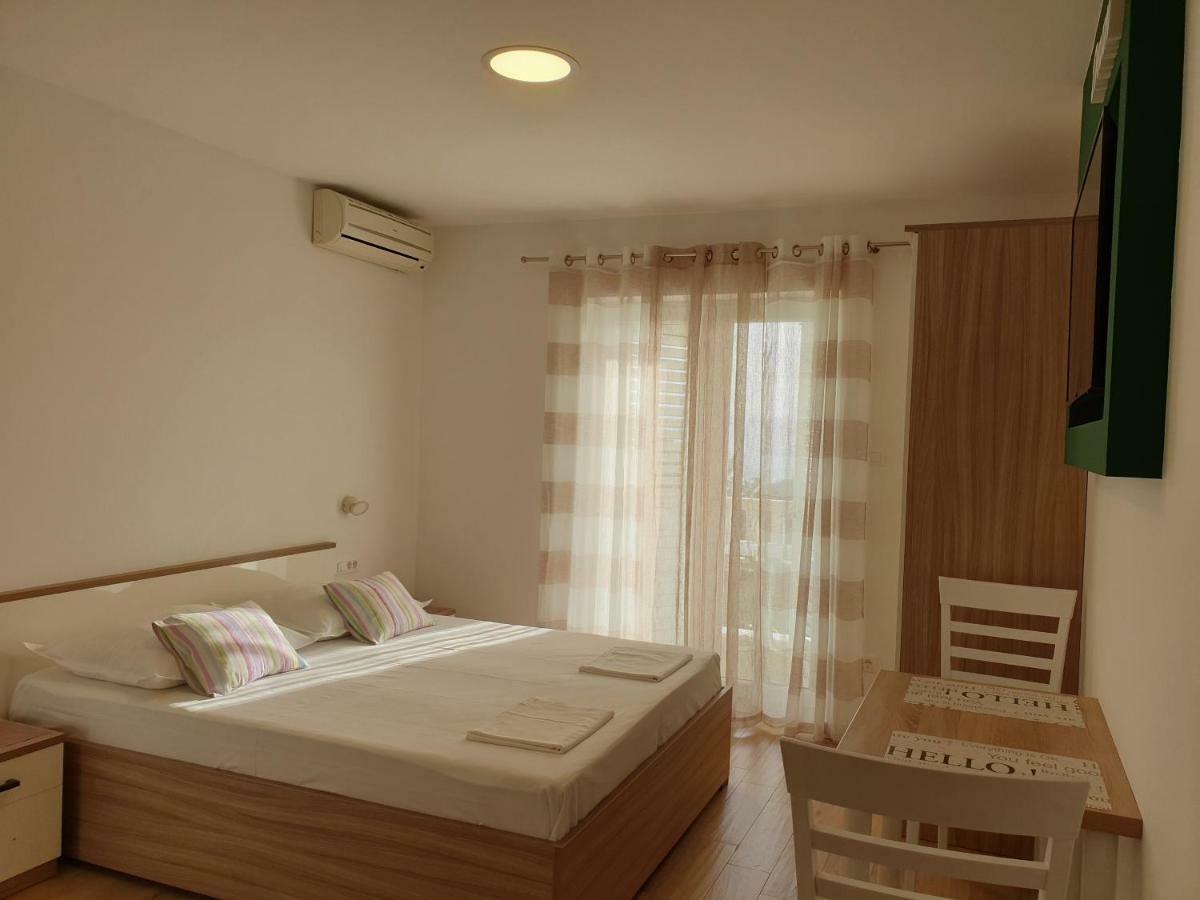 Guesthouse Dominovic Brela Ngoại thất bức ảnh